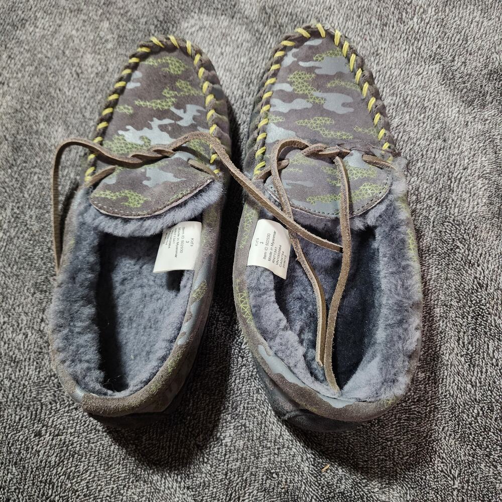 LLBean youth kids slippers Camo exterior and fleece lining Size 3   b2